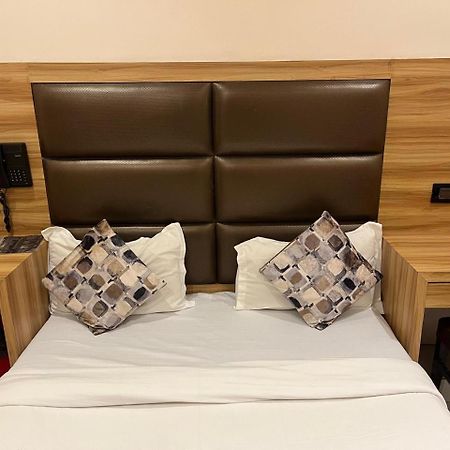 Hotel Shahi Darbar Terminal-2 Мумбаи Экстерьер фото