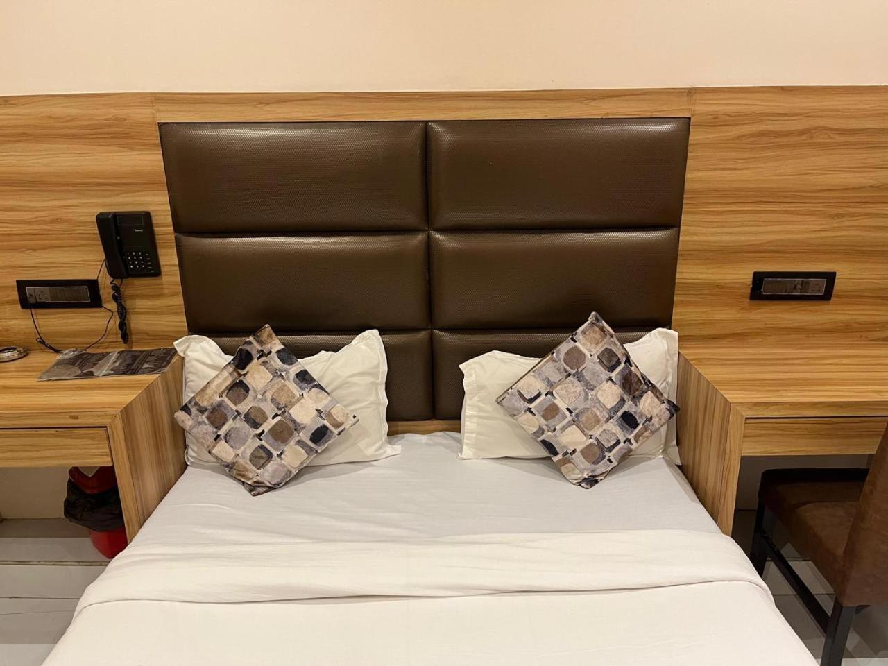 Hotel Shahi Darbar Terminal-2 Мумбаи Экстерьер фото