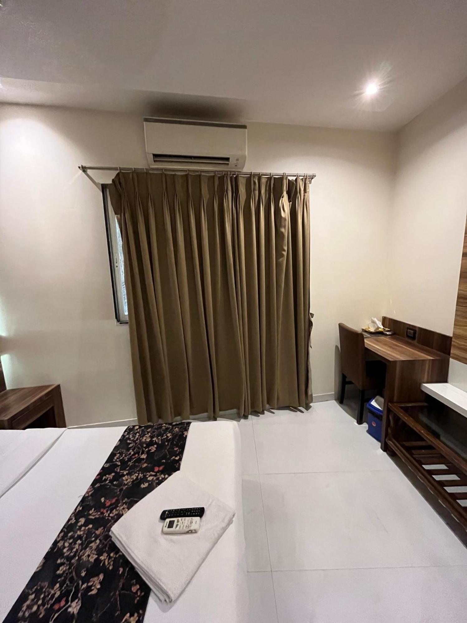 Hotel Shahi Darbar Terminal-2 Мумбаи Экстерьер фото